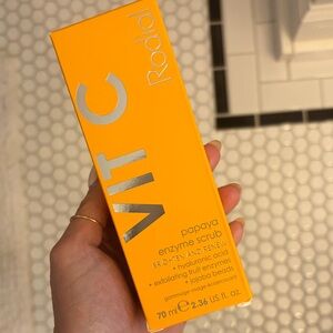 BRAND NEW Rodial VIT C Papaya Enzyme Scrub